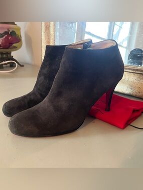 Christian Louboutin Belle deep brown Suede Ankle Booties size36 -85mm